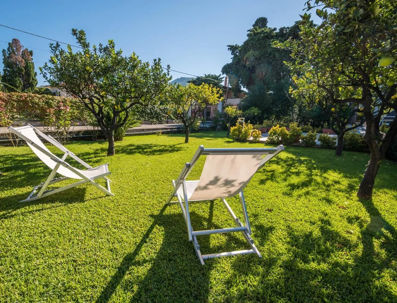 Villa Sara Lascari Italien